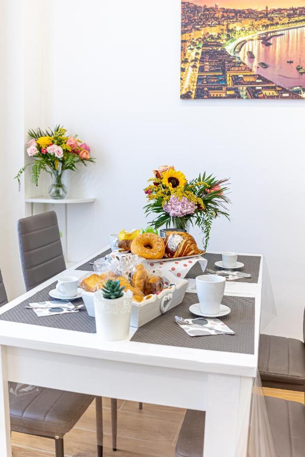 White Gold Bed and Breakfast Napels Buitenkant foto