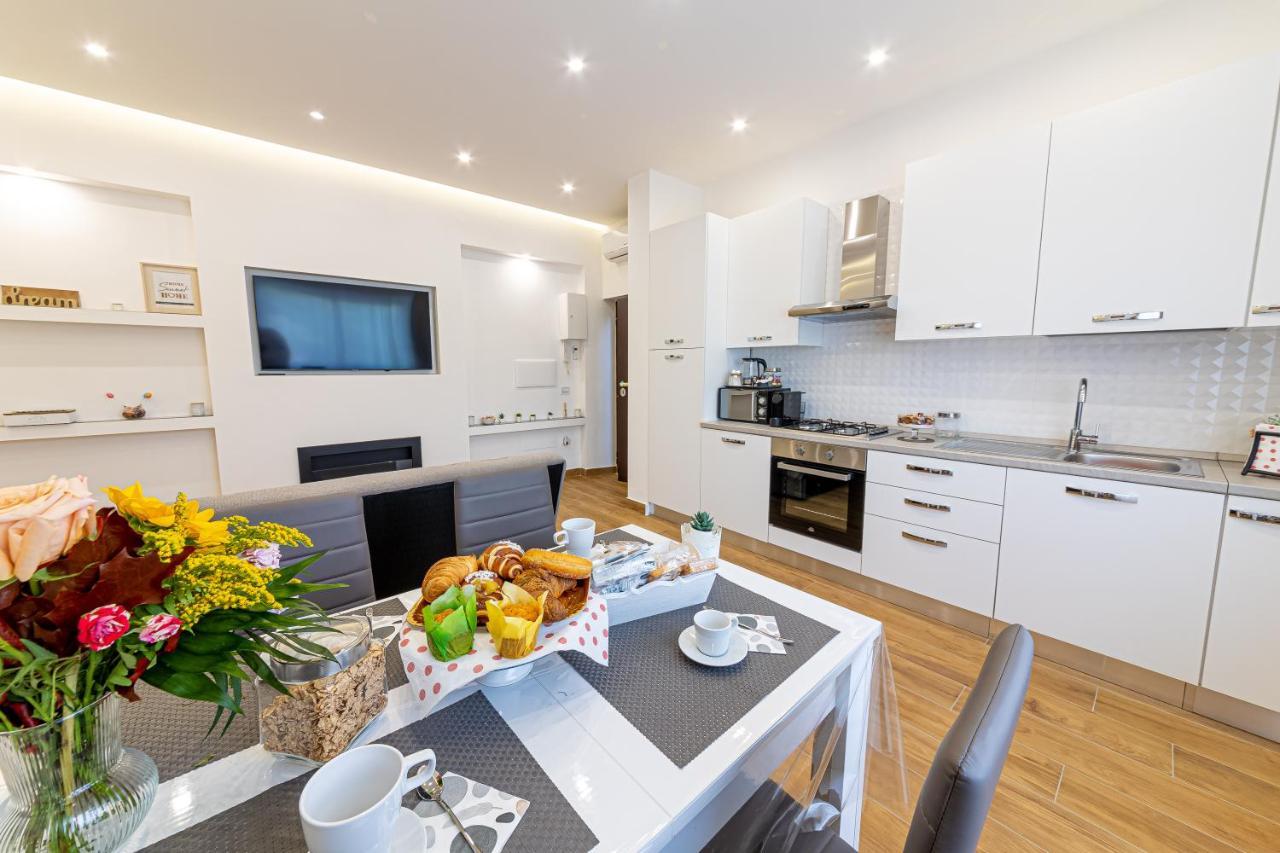 White Gold Bed and Breakfast Napels Buitenkant foto